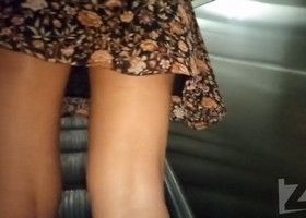 Девушка засветила попу в метро