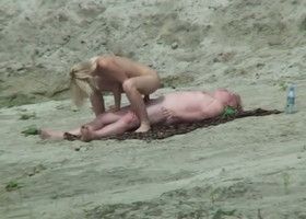Пришли на речку потрахаться