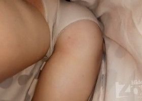 Брюнетка не хотела, но свои трусы показала